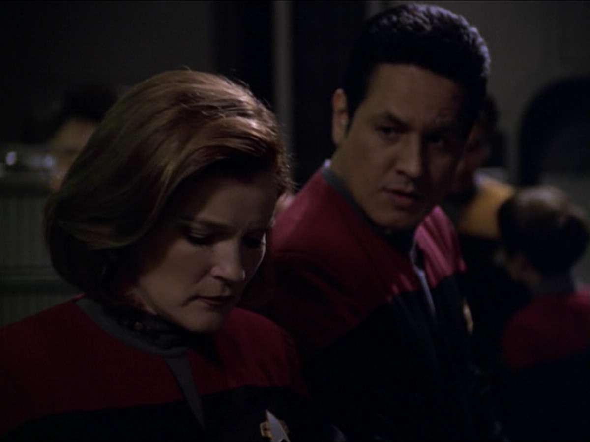 ariane179254_StarTrekVoyager_5x15_5x16_DarkFrontier_4036.jpg