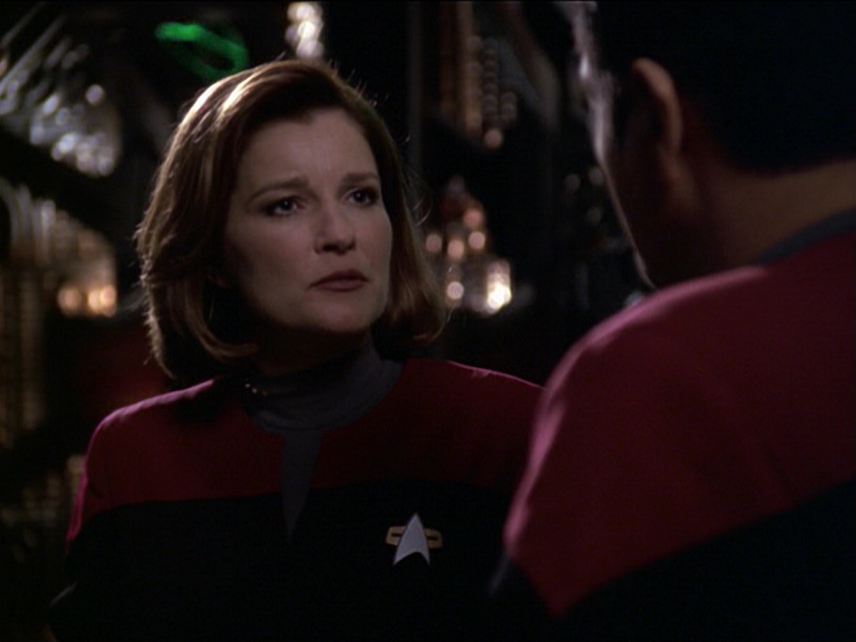 ariane179254_StarTrekVoyager_5x15_5x16_DarkFrontier_4050.jpg