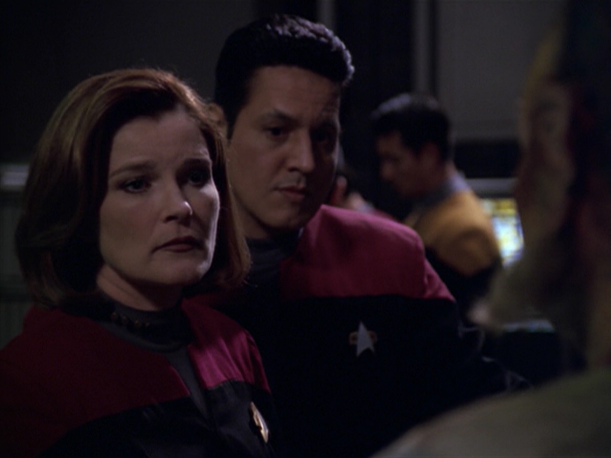 ariane179254_StarTrekVoyager_5x15_5x16_DarkFrontier_4070.jpg
