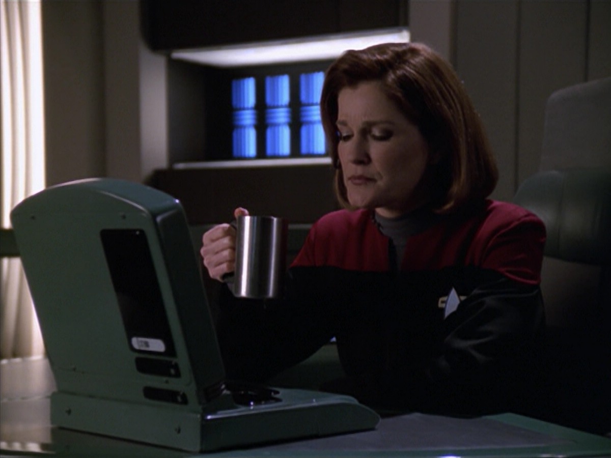 ariane179254_StarTrekVoyager_5x15_5x16_DarkFrontier_4114.jpg