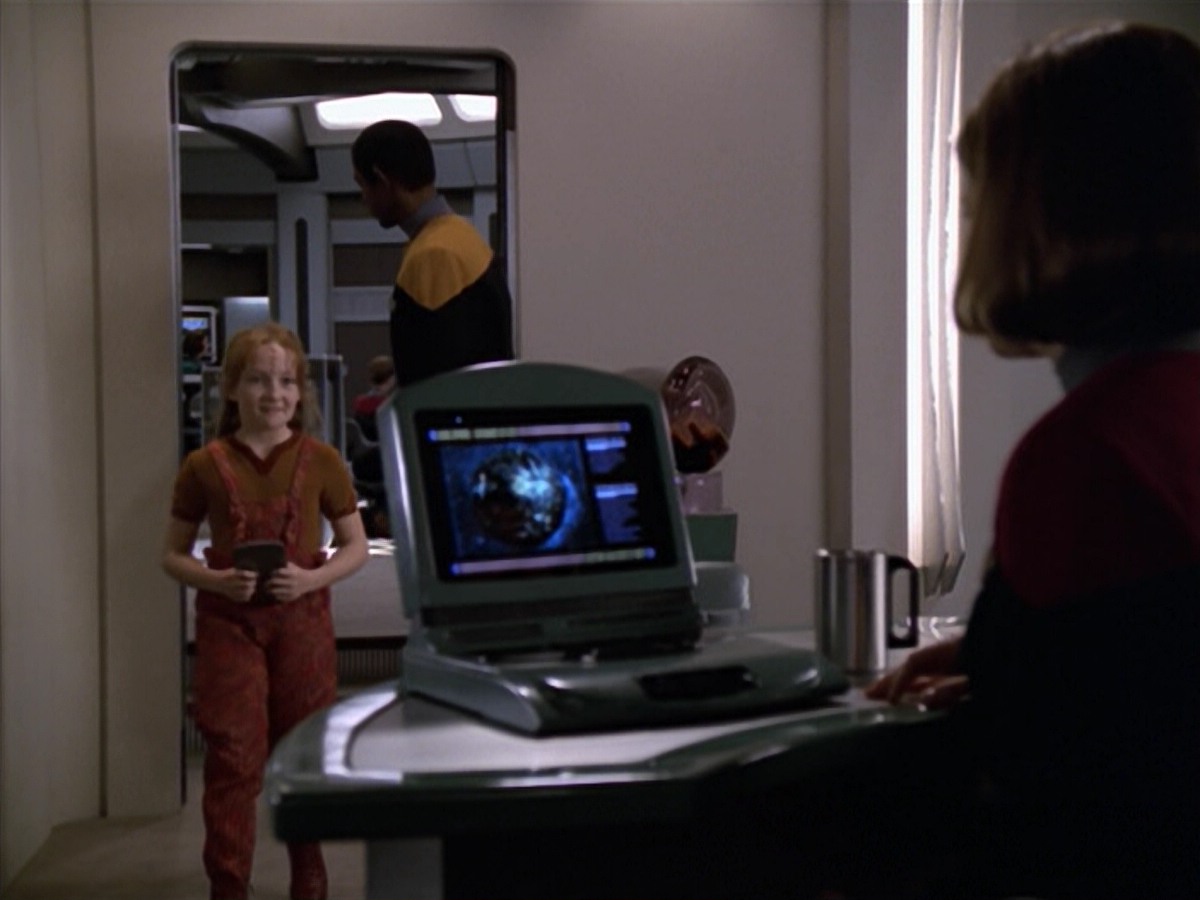 ariane179254_StarTrekVoyager_5x15_5x16_DarkFrontier_4173.jpg