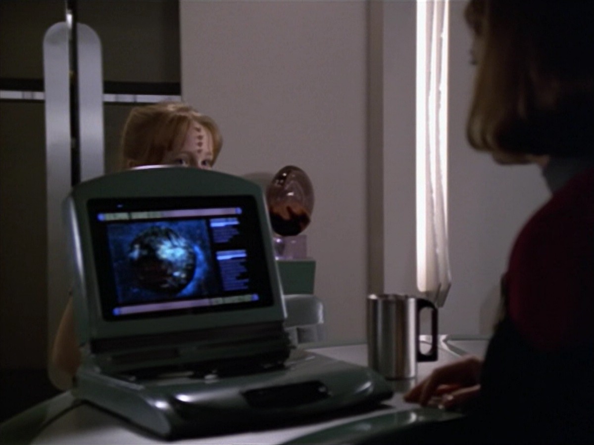 ariane179254_StarTrekVoyager_5x15_5x16_DarkFrontier_4176.jpg