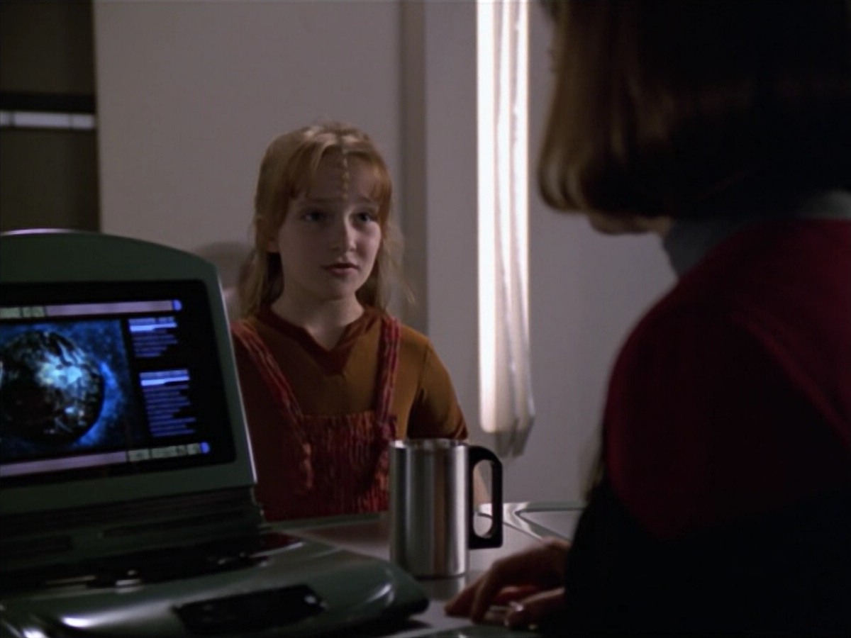 ariane179254_StarTrekVoyager_5x15_5x16_DarkFrontier_4178.jpg
