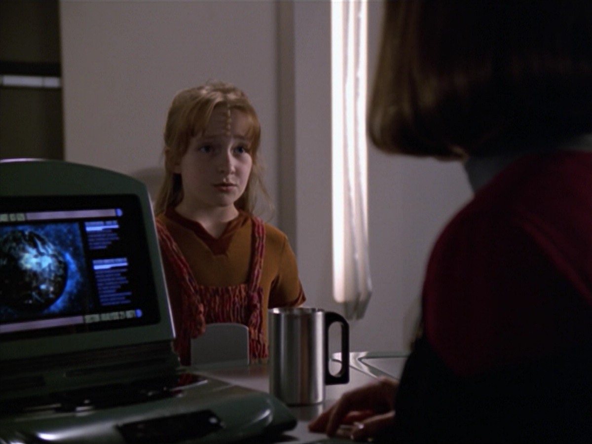 ariane179254_StarTrekVoyager_5x15_5x16_DarkFrontier_4182.jpg