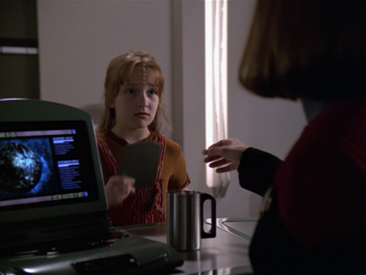 ariane179254_StarTrekVoyager_5x15_5x16_DarkFrontier_4185.jpg