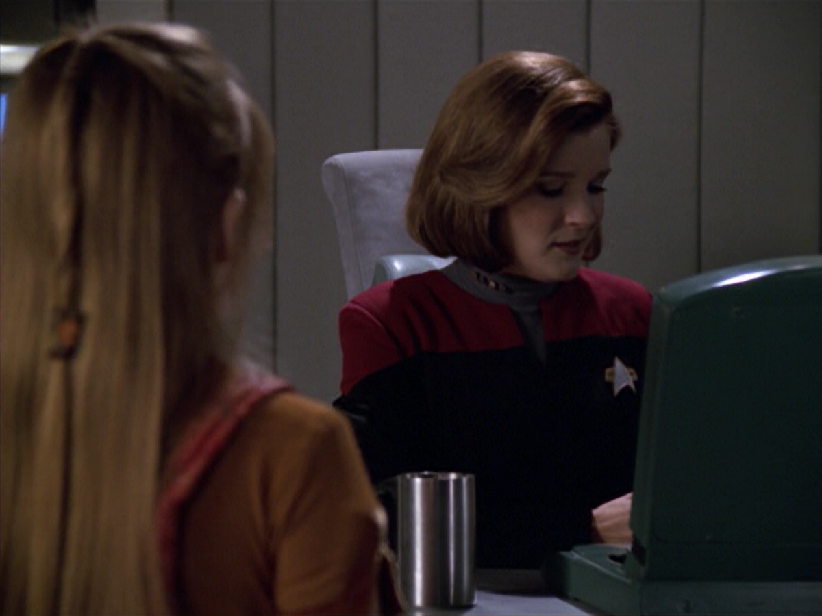 ariane179254_StarTrekVoyager_5x15_5x16_DarkFrontier_4192.jpg