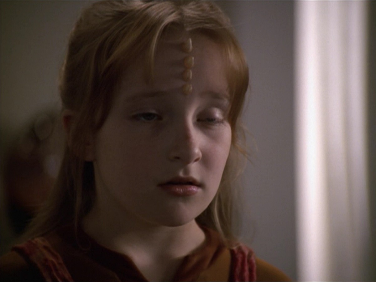 ariane179254_StarTrekVoyager_5x15_5x16_DarkFrontier_4200.jpg