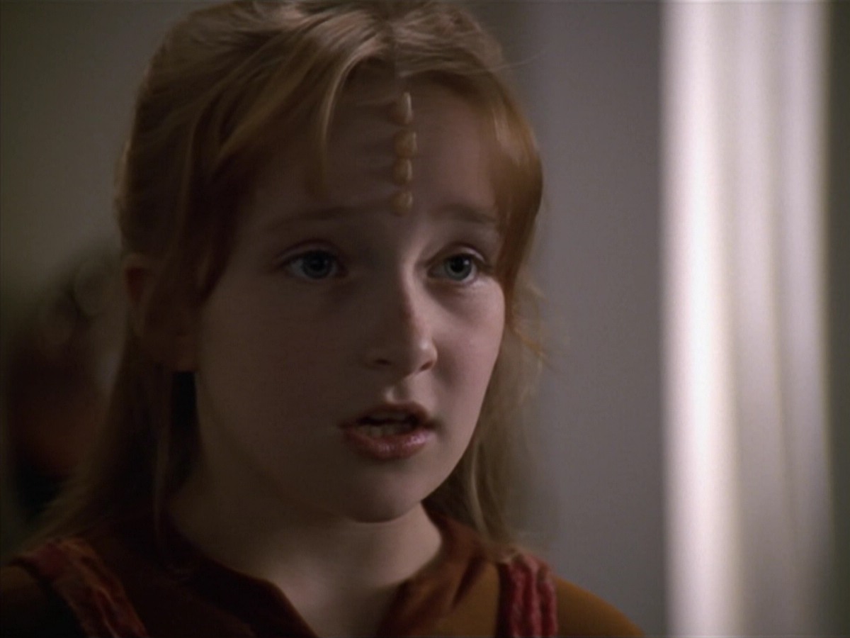 ariane179254_StarTrekVoyager_5x15_5x16_DarkFrontier_4201.jpg