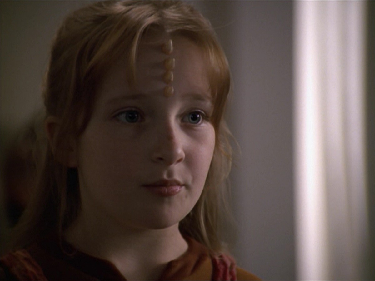 ariane179254_StarTrekVoyager_5x15_5x16_DarkFrontier_4224.jpg
