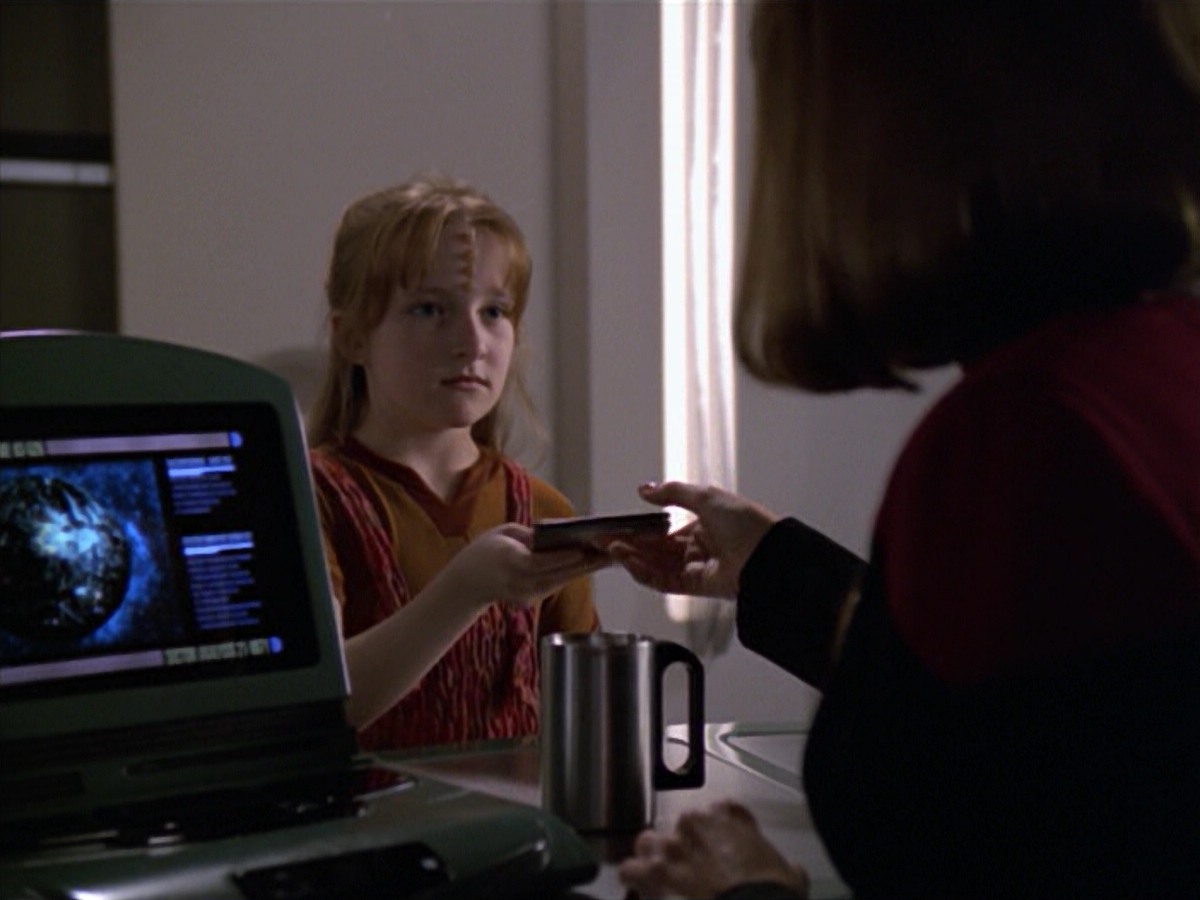 ariane179254_StarTrekVoyager_5x15_5x16_DarkFrontier_4244.jpg