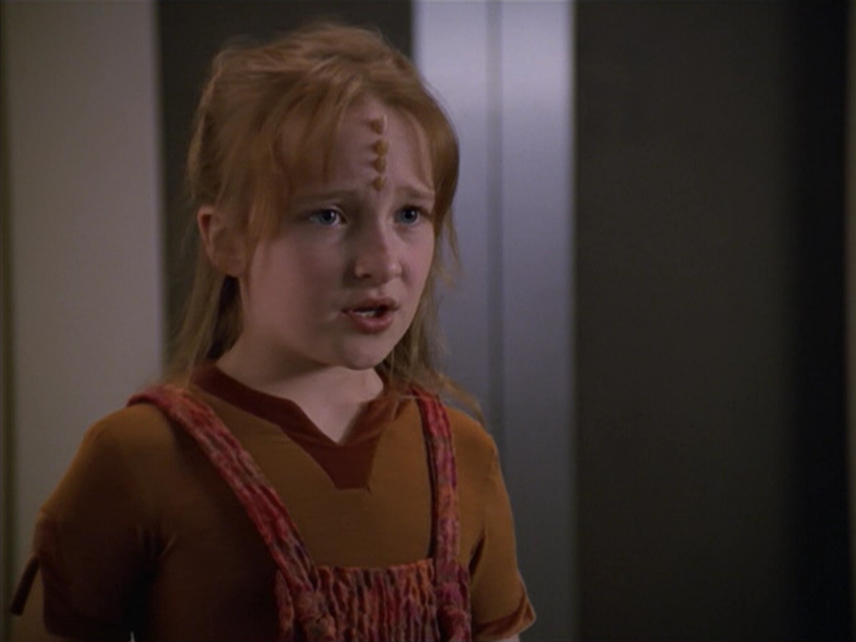 ariane179254_StarTrekVoyager_5x15_5x16_DarkFrontier_4256.jpg