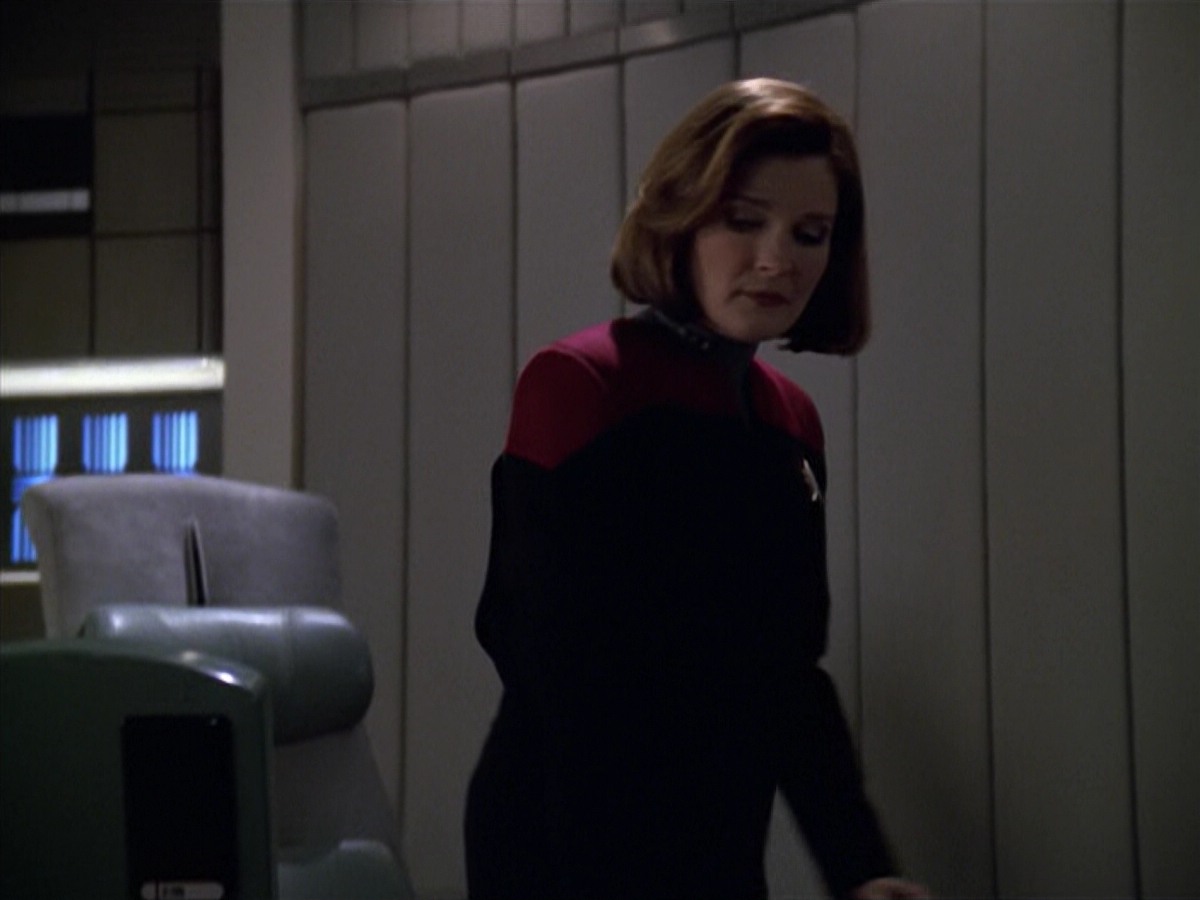 ariane179254_StarTrekVoyager_5x15_5x16_DarkFrontier_4262.jpg