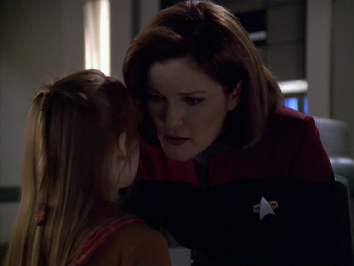 ariane179254_StarTrekVoyager_5x15_5x16_DarkFrontier_4282.jpg