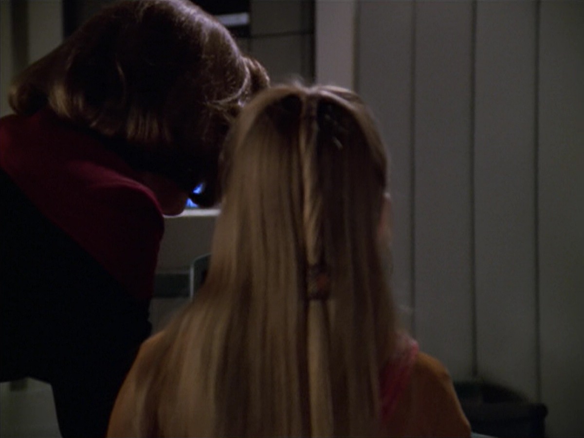 ariane179254_StarTrekVoyager_5x15_5x16_DarkFrontier_4293.jpg