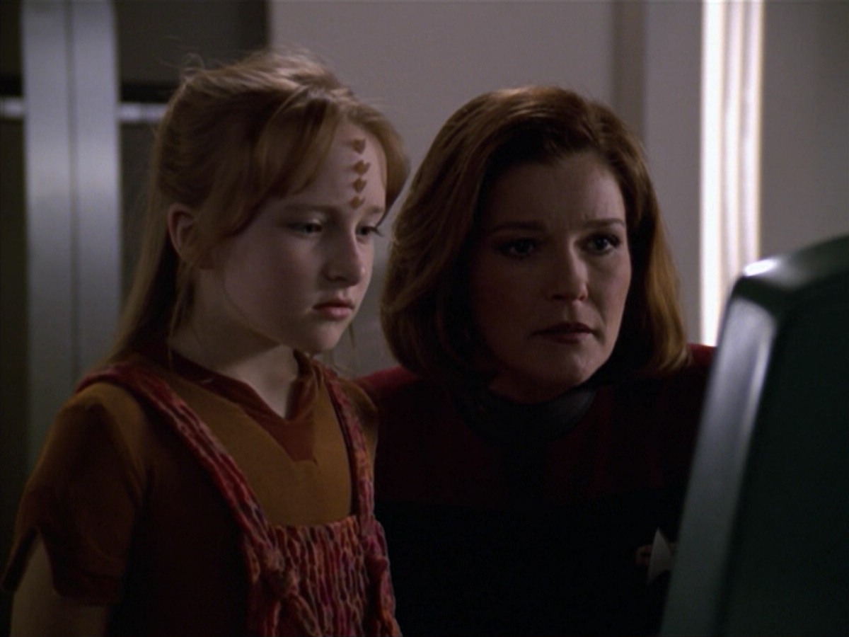 ariane179254_StarTrekVoyager_5x15_5x16_DarkFrontier_4301.jpg