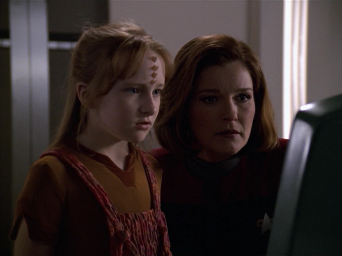 ariane179254_StarTrekVoyager_5x15_5x16_DarkFrontier_4302.jpg