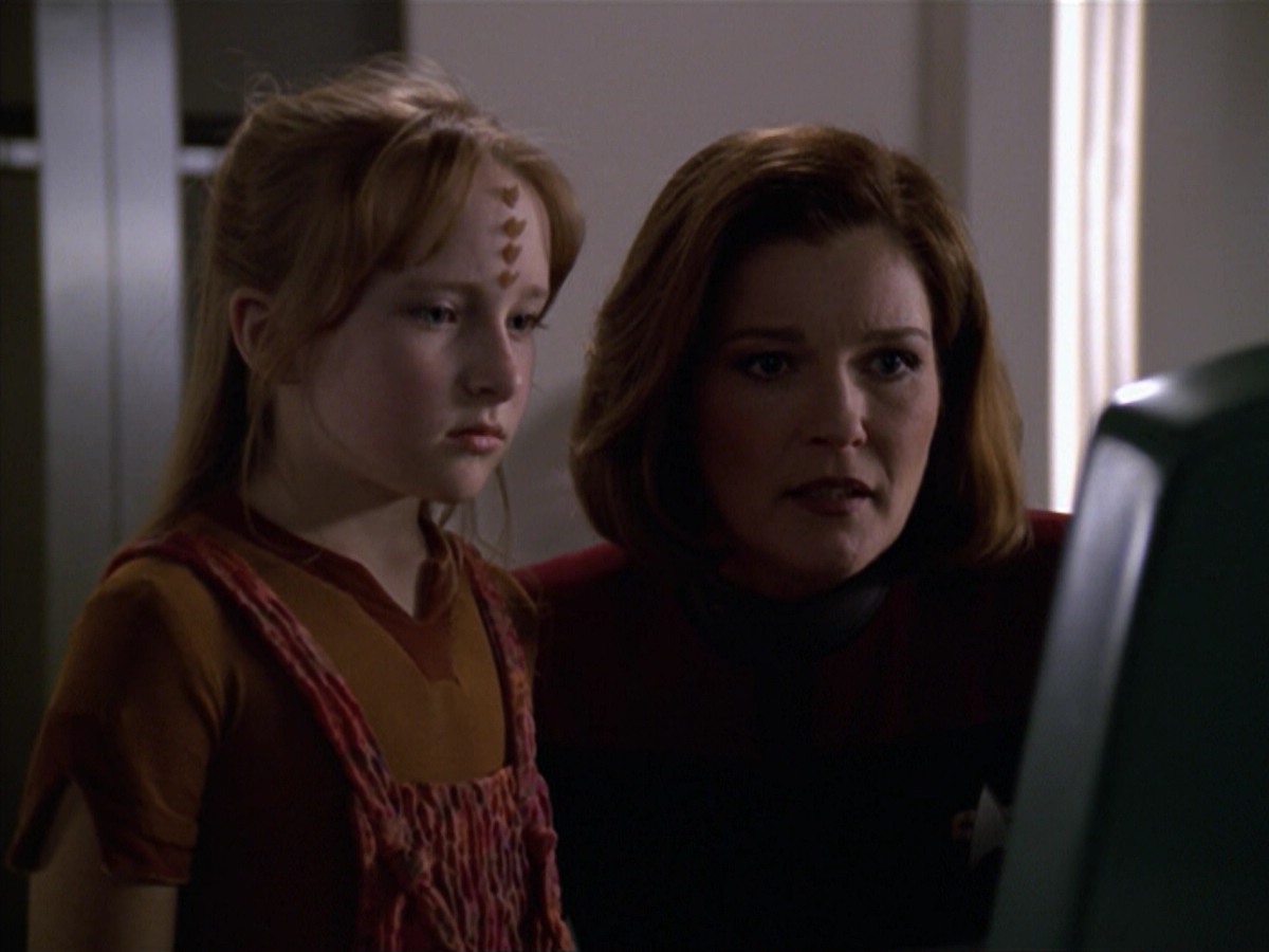 ariane179254_StarTrekVoyager_5x15_5x16_DarkFrontier_4311.jpg
