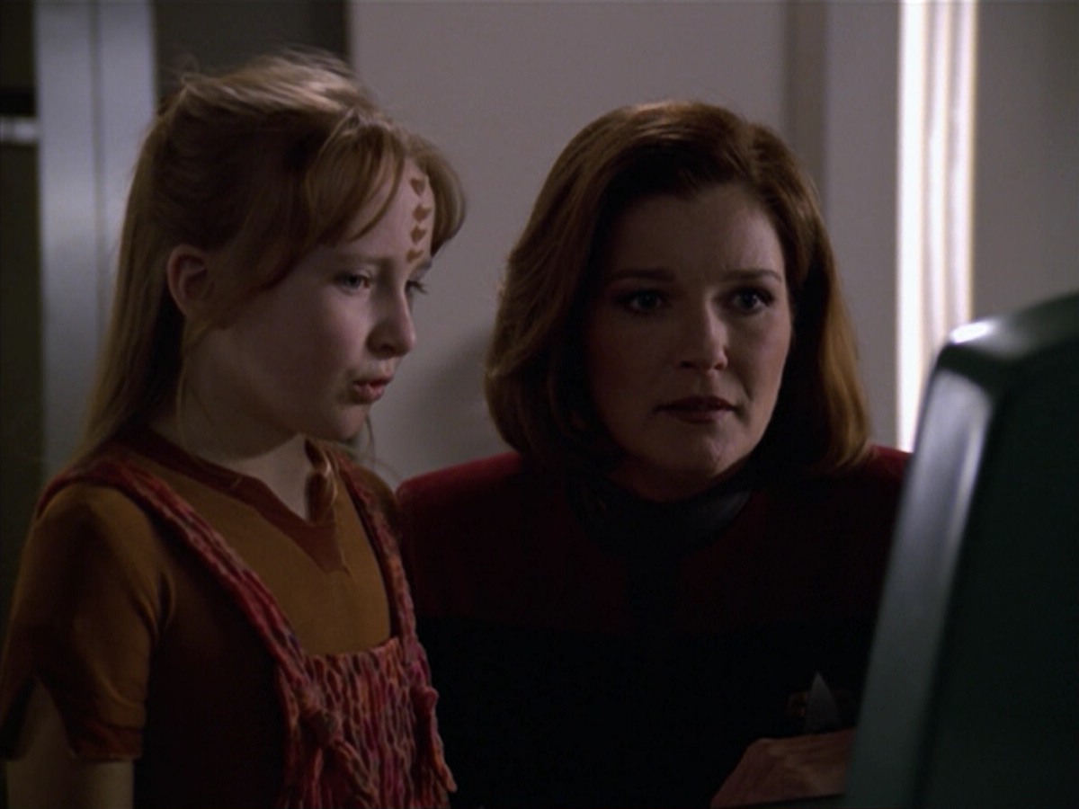 ariane179254_StarTrekVoyager_5x15_5x16_DarkFrontier_4317.jpg