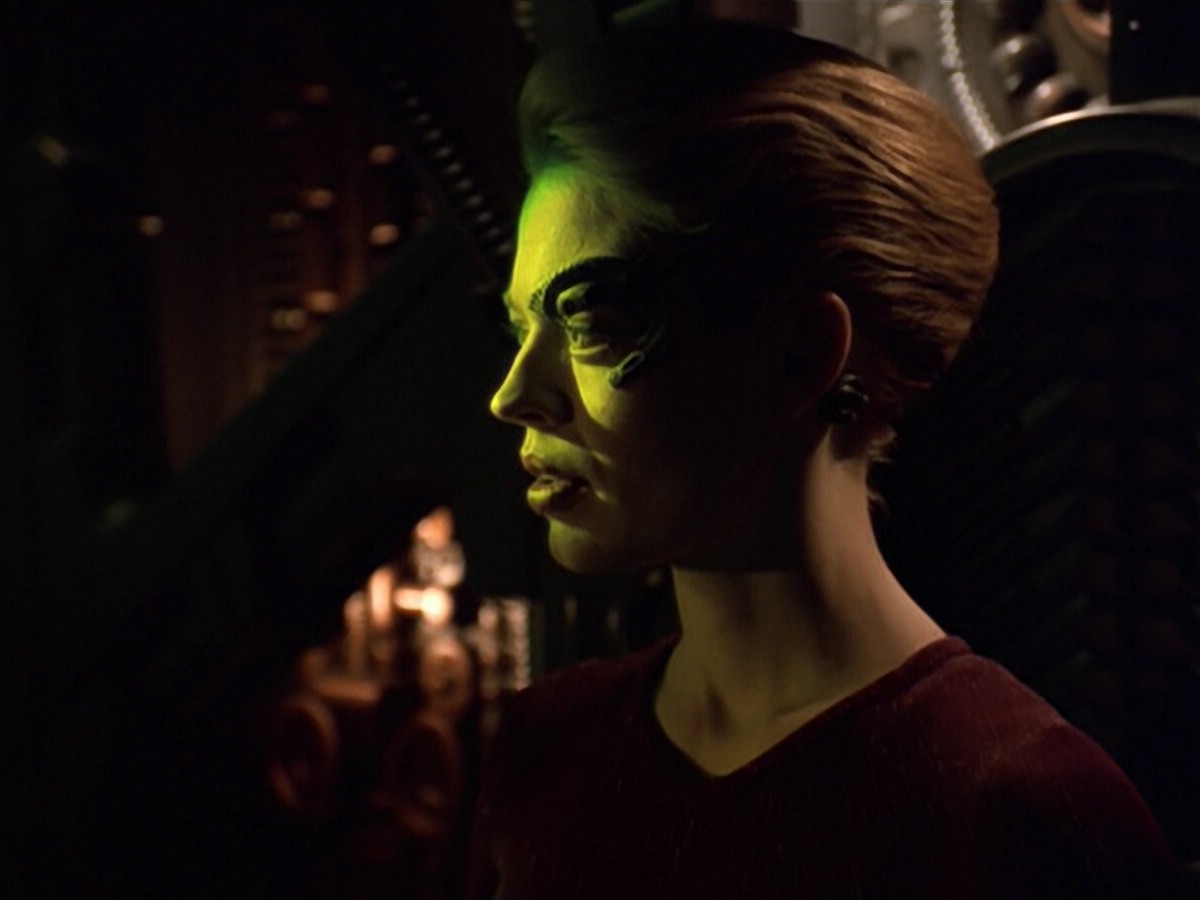 ariane179254_StarTrekVoyager_5x15_5x16_DarkFrontier_4343.jpg