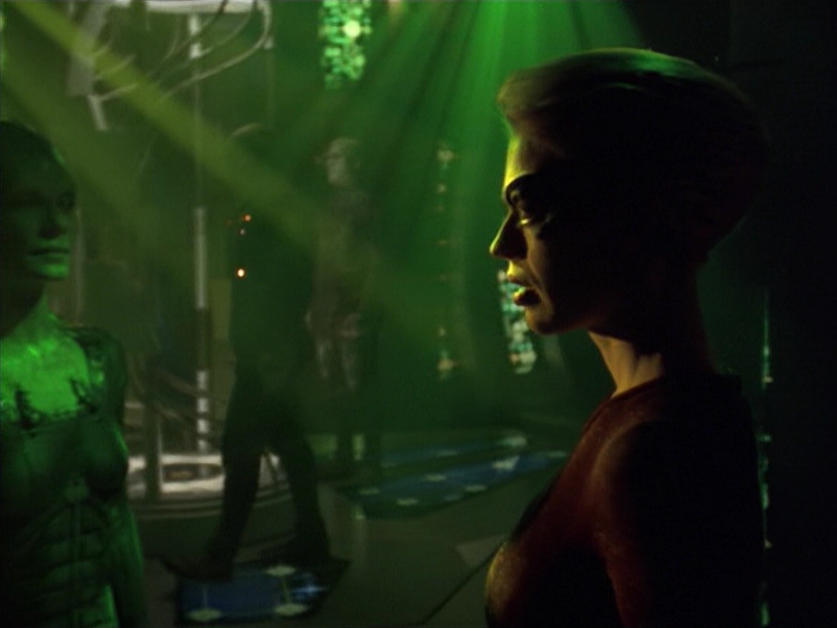 ariane179254_StarTrekVoyager_5x15_5x16_DarkFrontier_4350.jpg