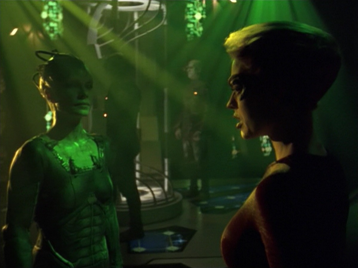 ariane179254_StarTrekVoyager_5x15_5x16_DarkFrontier_4351.jpg