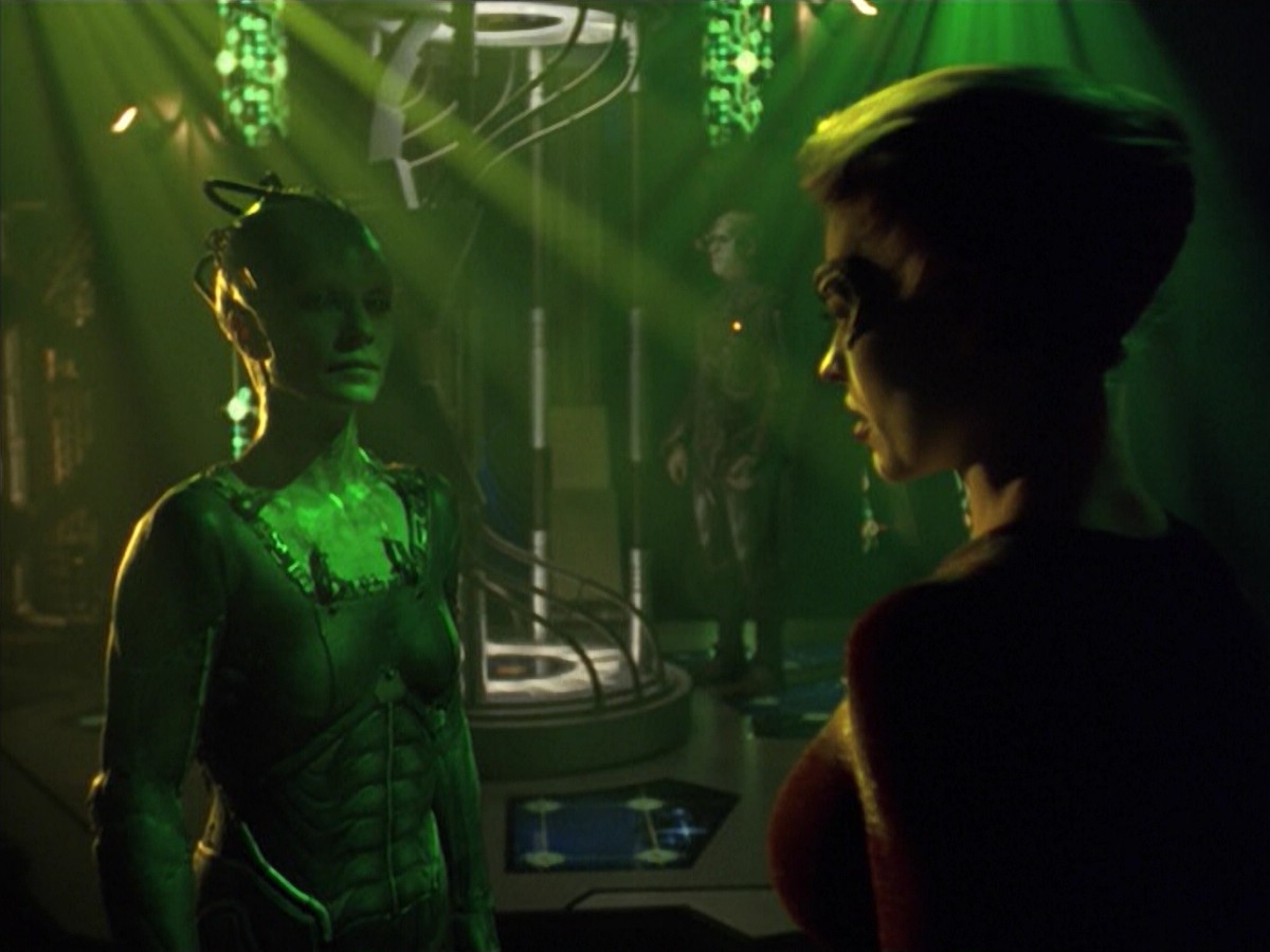 ariane179254_StarTrekVoyager_5x15_5x16_DarkFrontier_4352.jpg