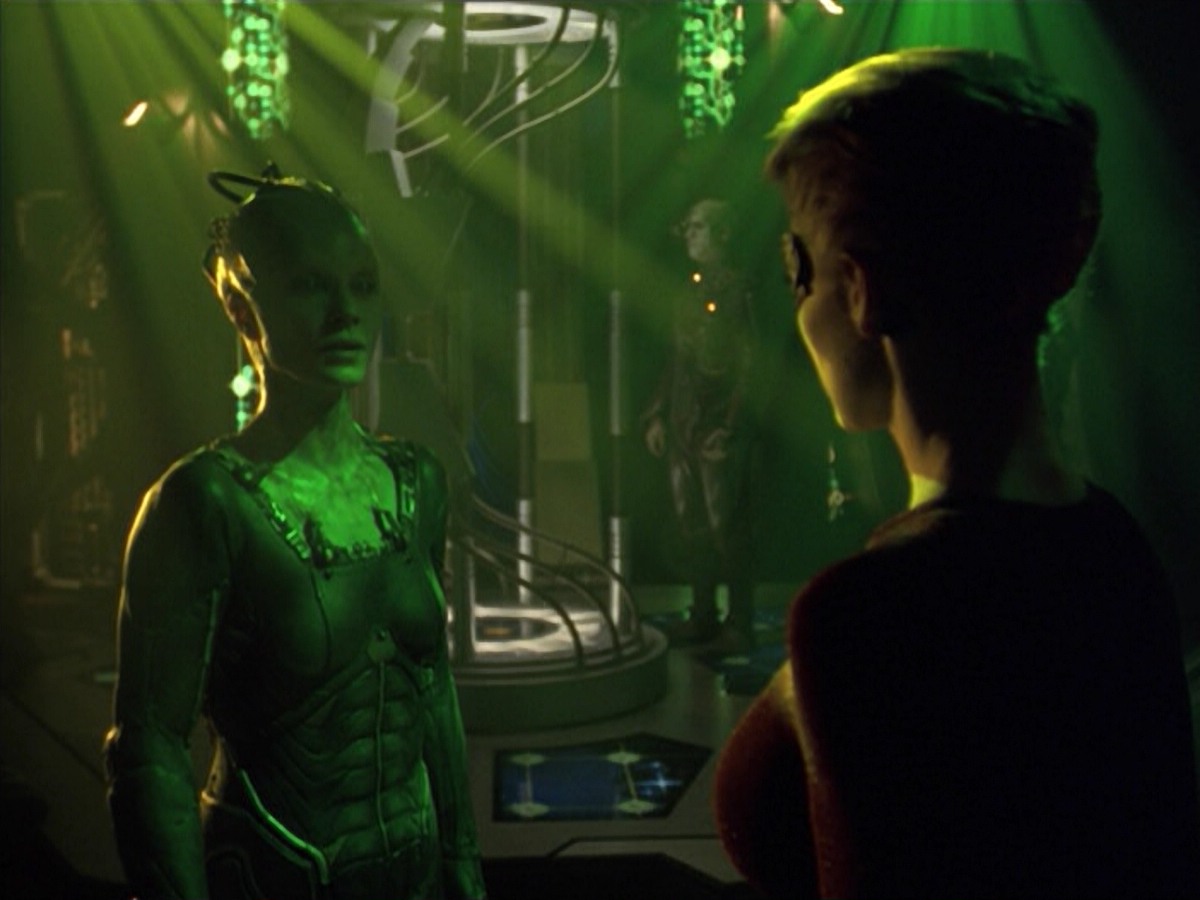 ariane179254_StarTrekVoyager_5x15_5x16_DarkFrontier_4356.jpg