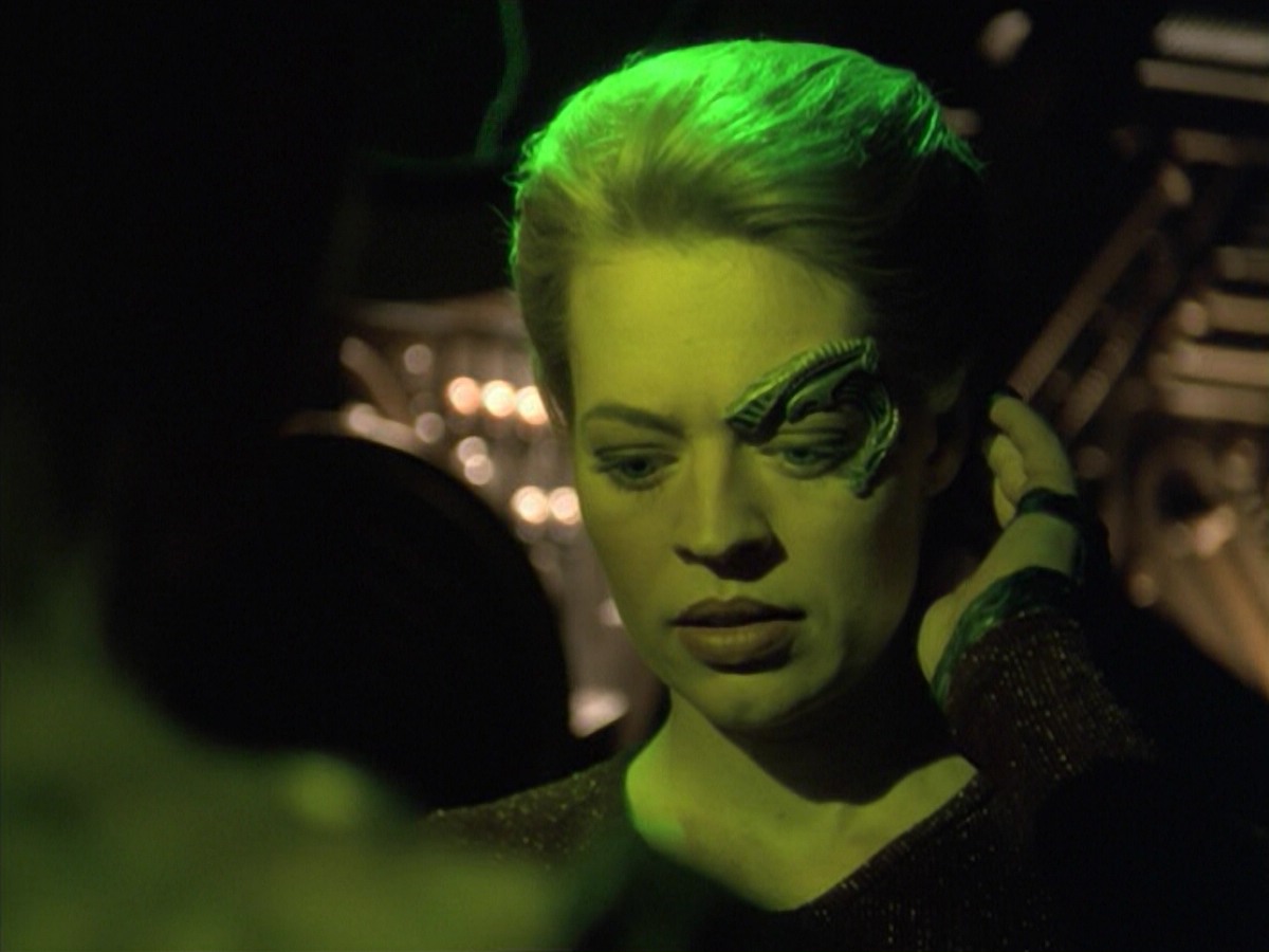 ariane179254_StarTrekVoyager_5x15_5x16_DarkFrontier_4362.jpg