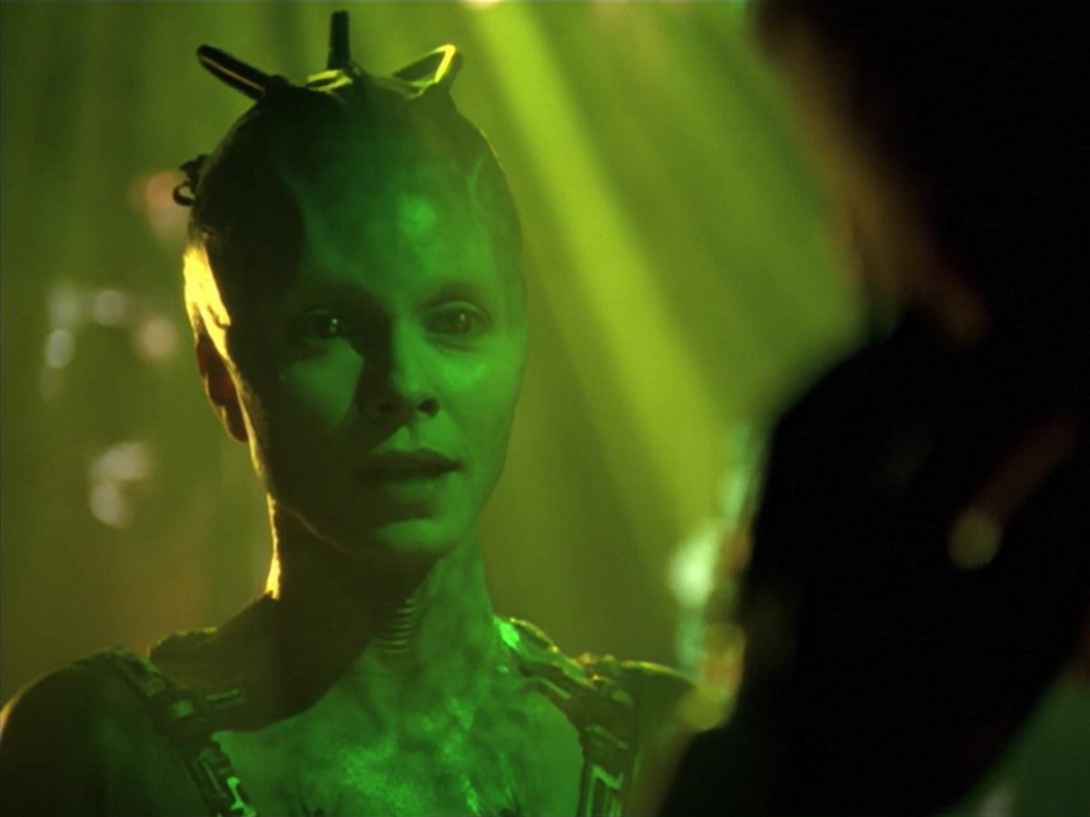ariane179254_StarTrekVoyager_5x15_5x16_DarkFrontier_4364.jpg