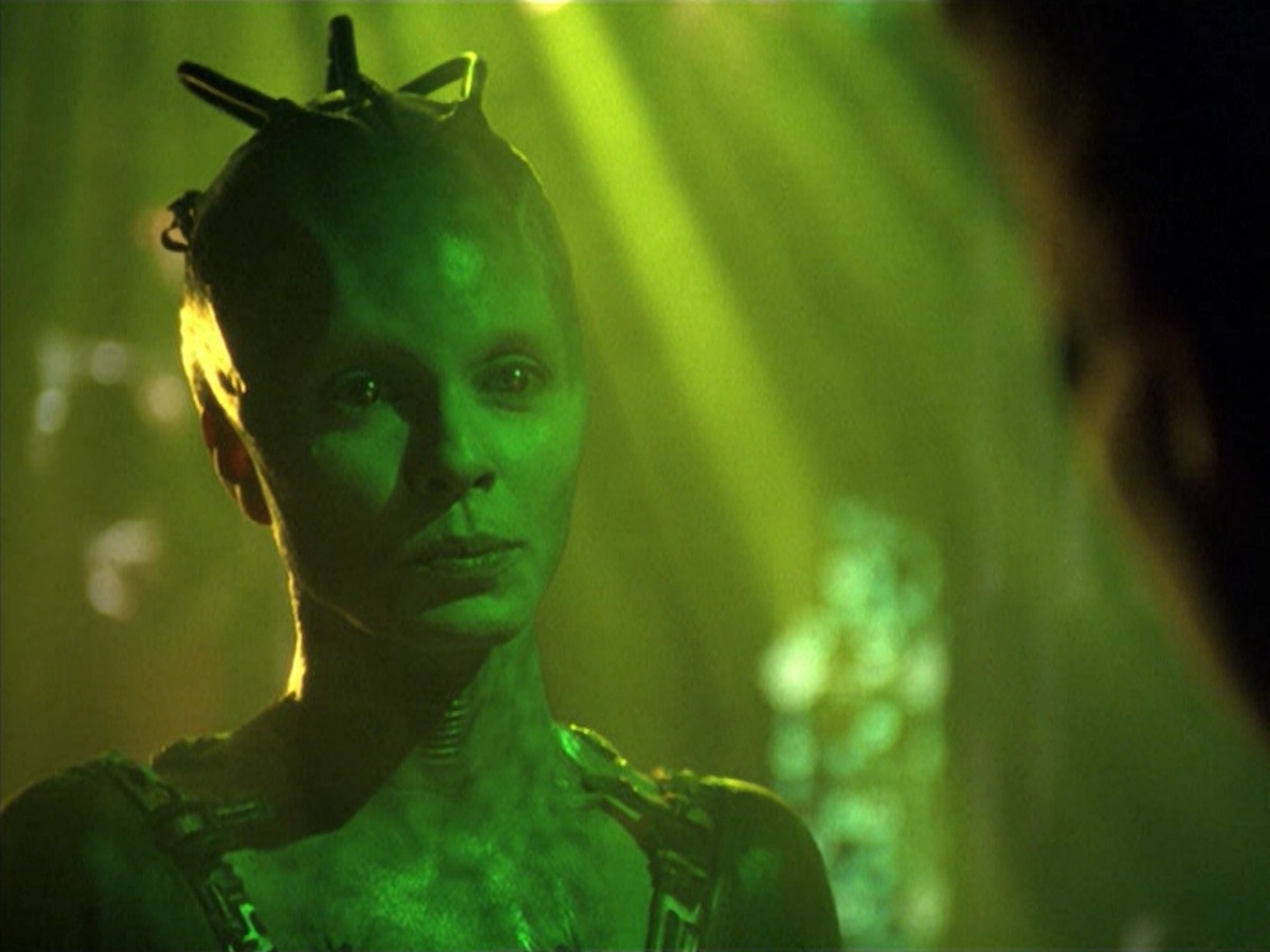 ariane179254_StarTrekVoyager_5x15_5x16_DarkFrontier_4373.jpg