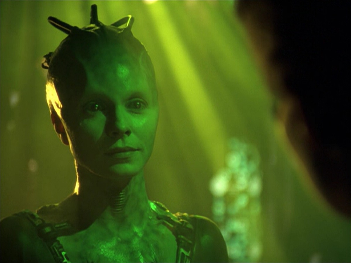 ariane179254_StarTrekVoyager_5x15_5x16_DarkFrontier_4379.jpg