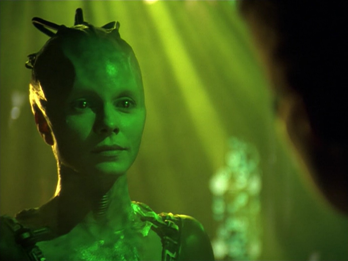 ariane179254_StarTrekVoyager_5x15_5x16_DarkFrontier_4380.jpg