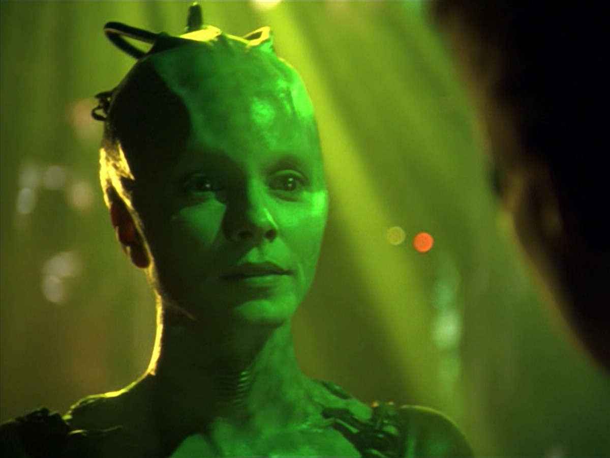 ariane179254_StarTrekVoyager_5x15_5x16_DarkFrontier_4382.jpg