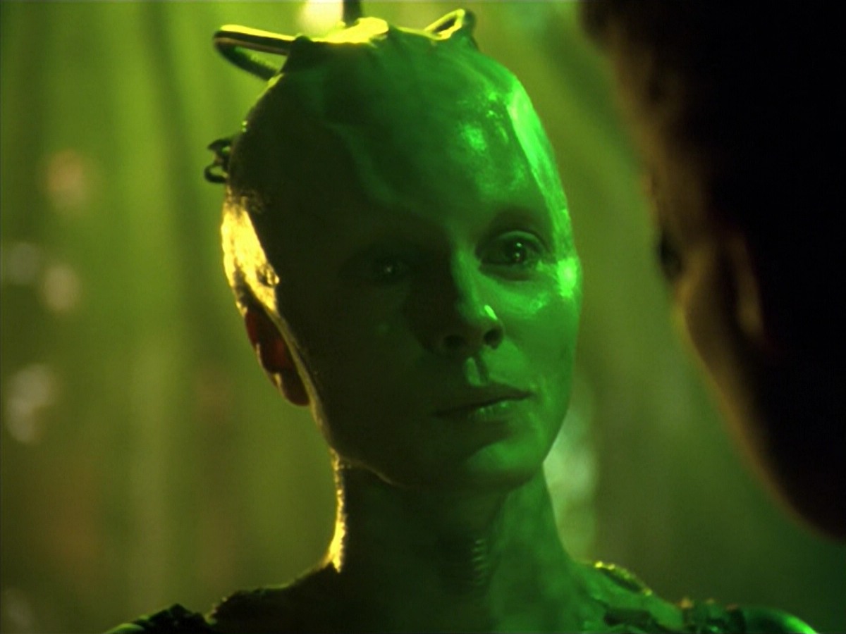 ariane179254_StarTrekVoyager_5x15_5x16_DarkFrontier_4384.jpg