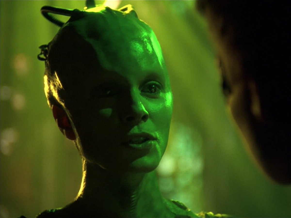 ariane179254_StarTrekVoyager_5x15_5x16_DarkFrontier_4385.jpg