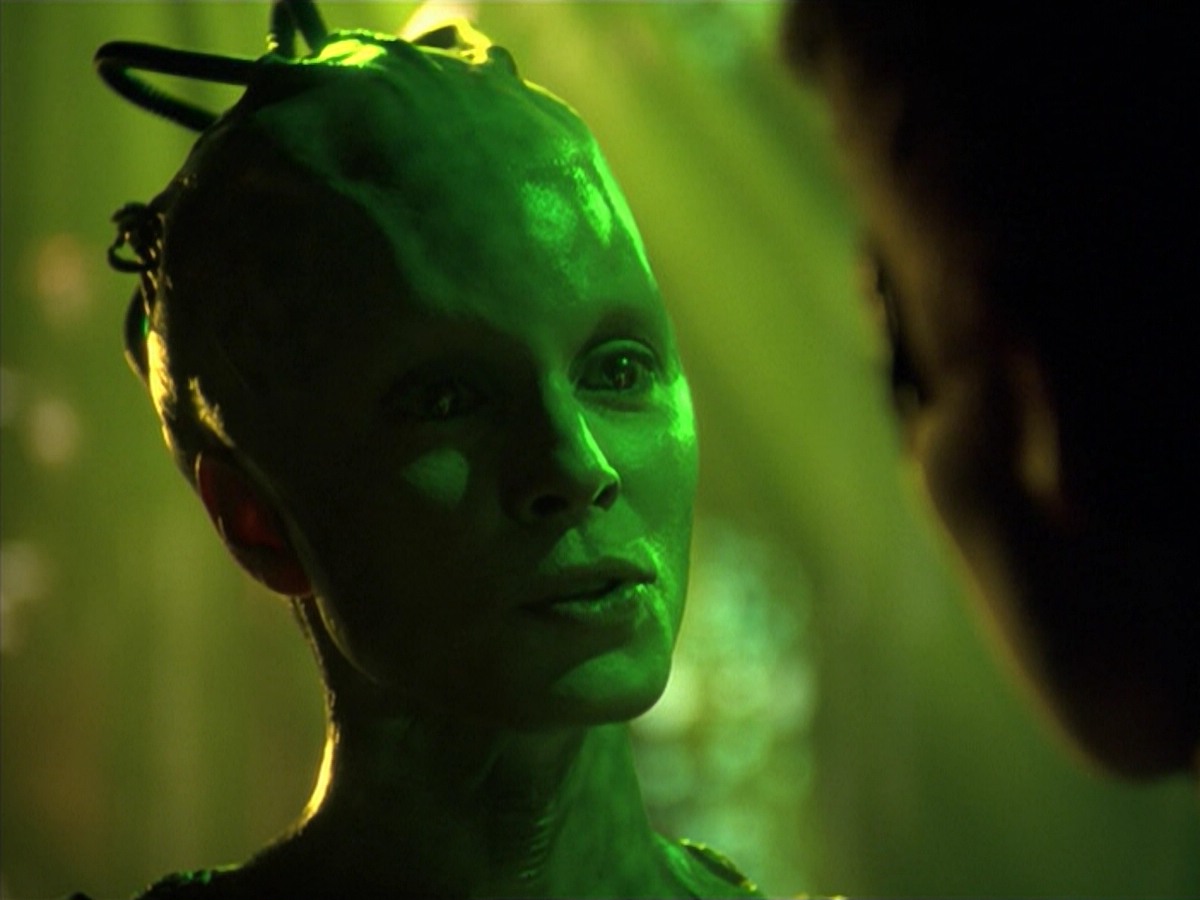 ariane179254_StarTrekVoyager_5x15_5x16_DarkFrontier_4390.jpg