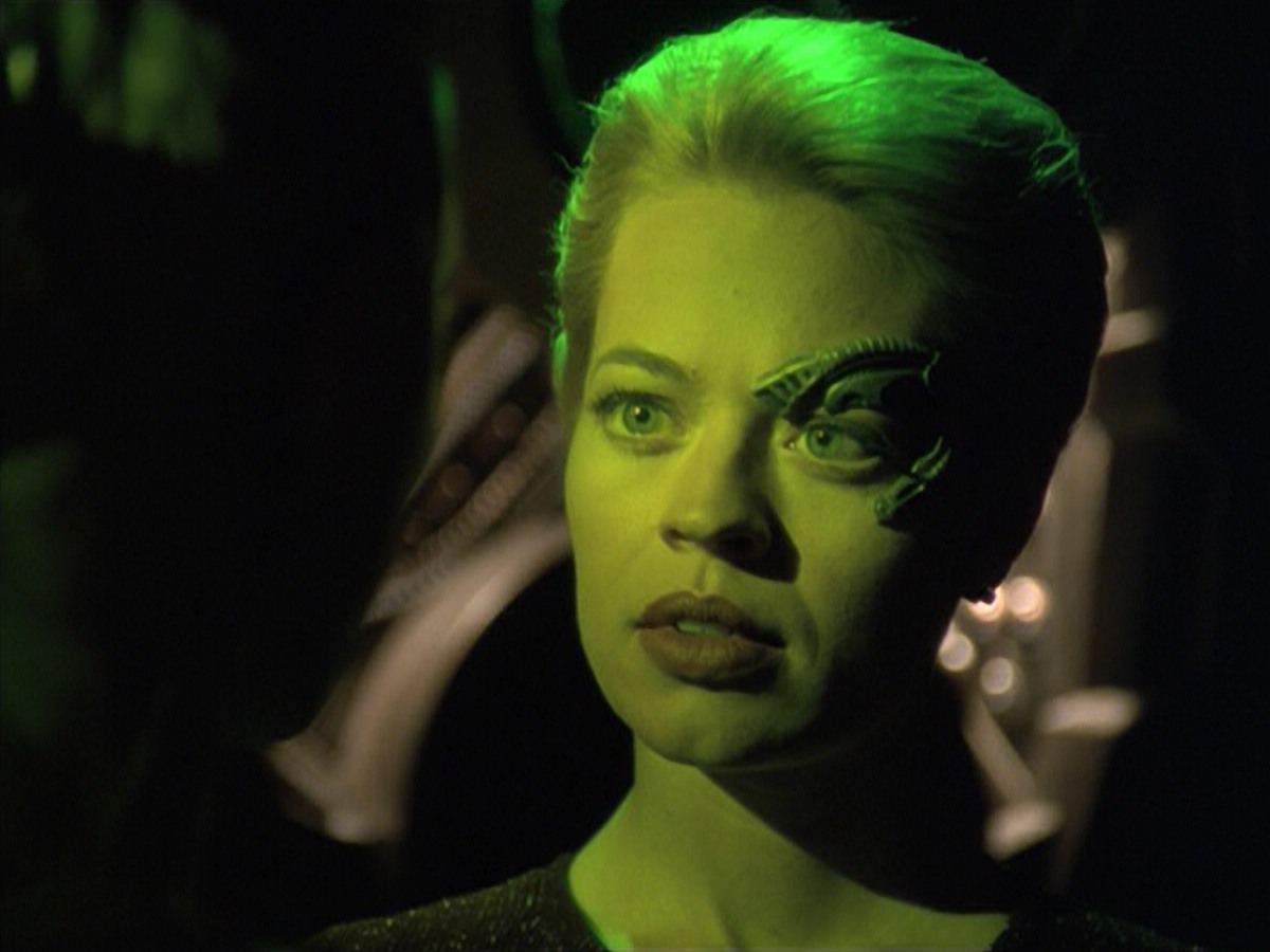ariane179254_StarTrekVoyager_5x15_5x16_DarkFrontier_4397.jpg