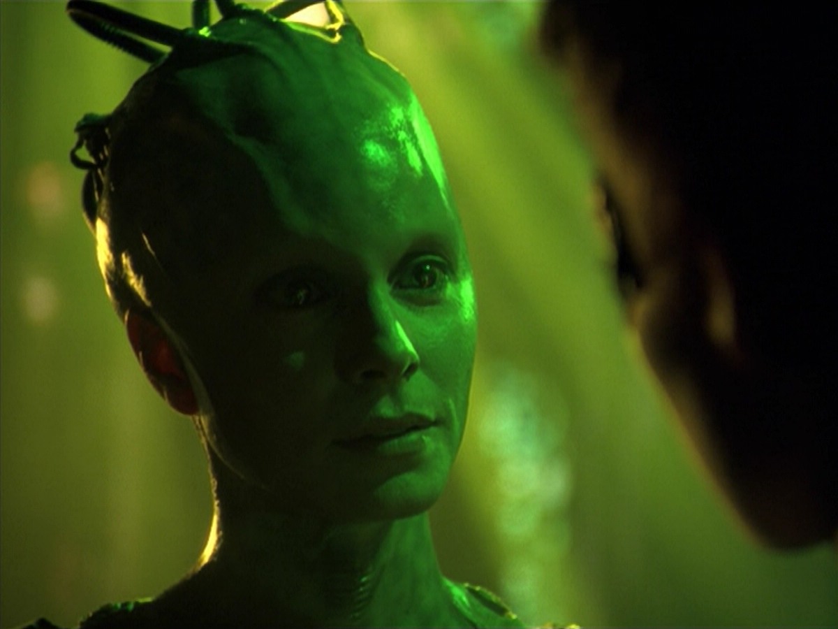 ariane179254_StarTrekVoyager_5x15_5x16_DarkFrontier_4407.jpg