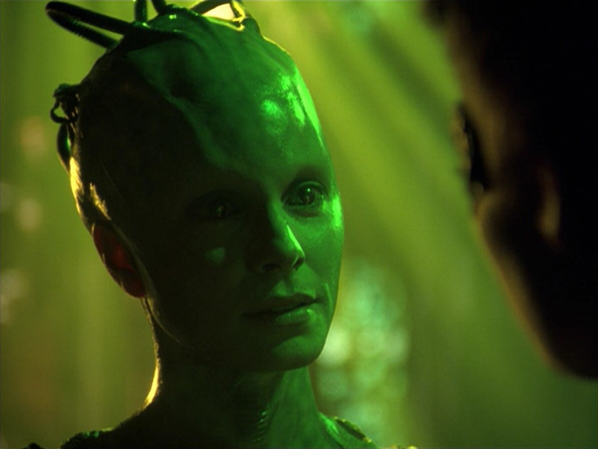 ariane179254_StarTrekVoyager_5x15_5x16_DarkFrontier_4413.jpg