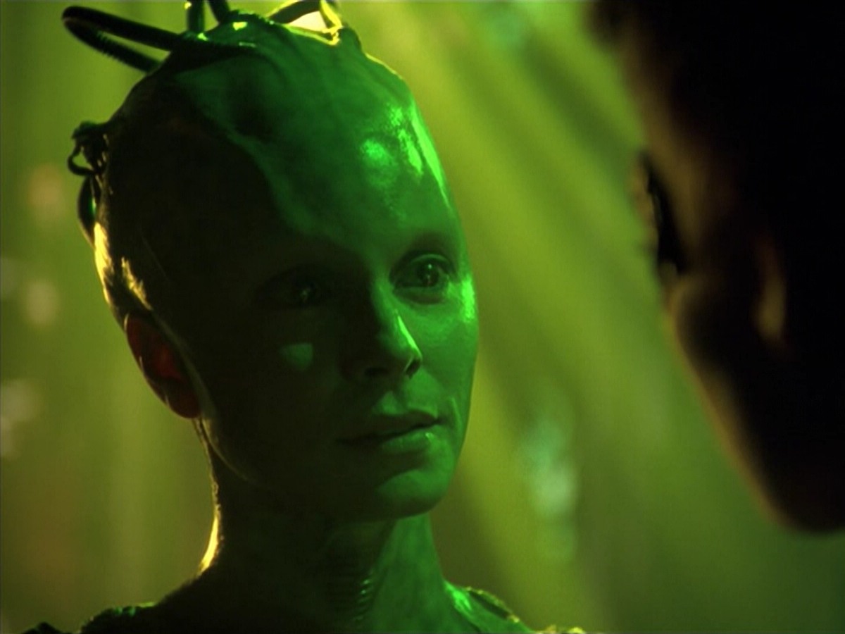 ariane179254_StarTrekVoyager_5x15_5x16_DarkFrontier_4414.jpg