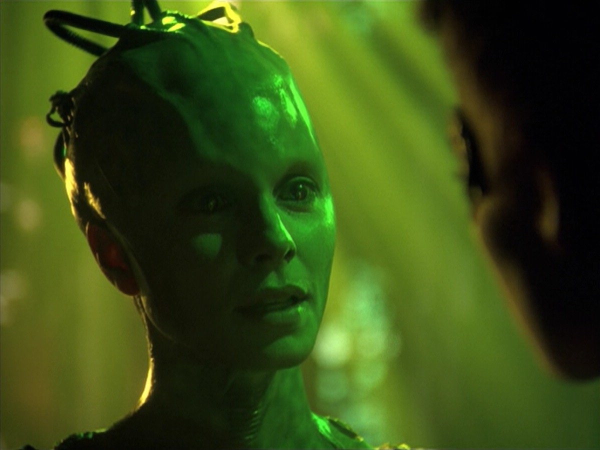 ariane179254_StarTrekVoyager_5x15_5x16_DarkFrontier_4415.jpg