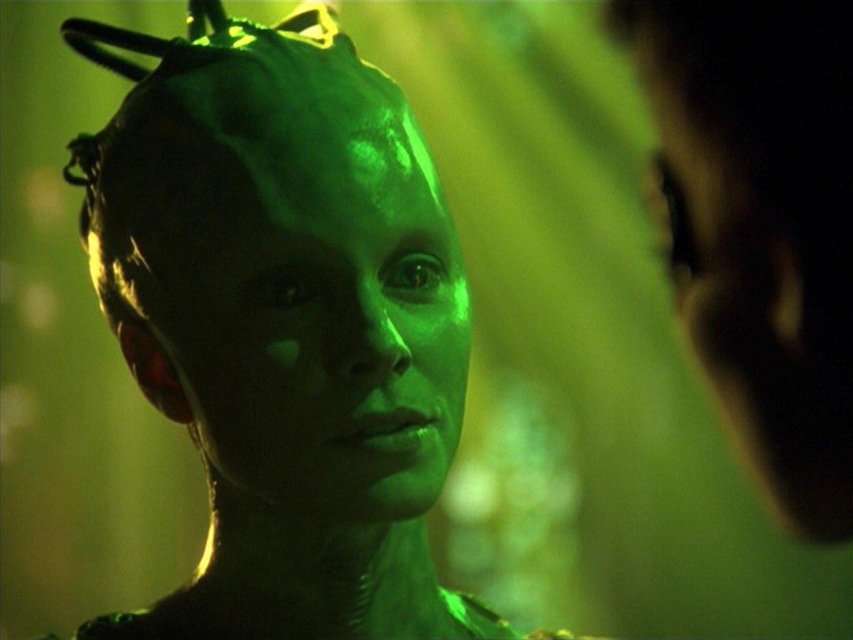 ariane179254_StarTrekVoyager_5x15_5x16_DarkFrontier_4416.jpg