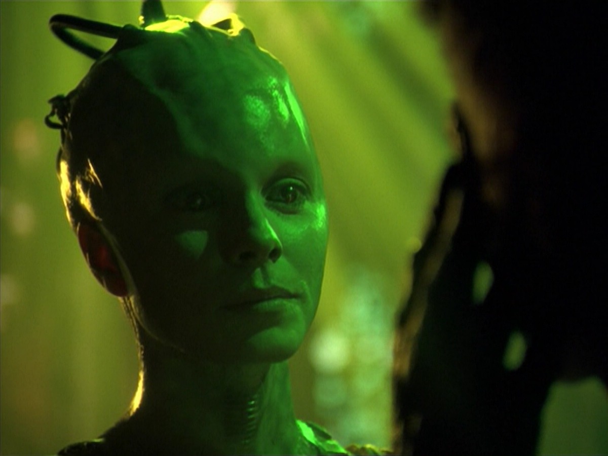 ariane179254_StarTrekVoyager_5x15_5x16_DarkFrontier_4419.jpg