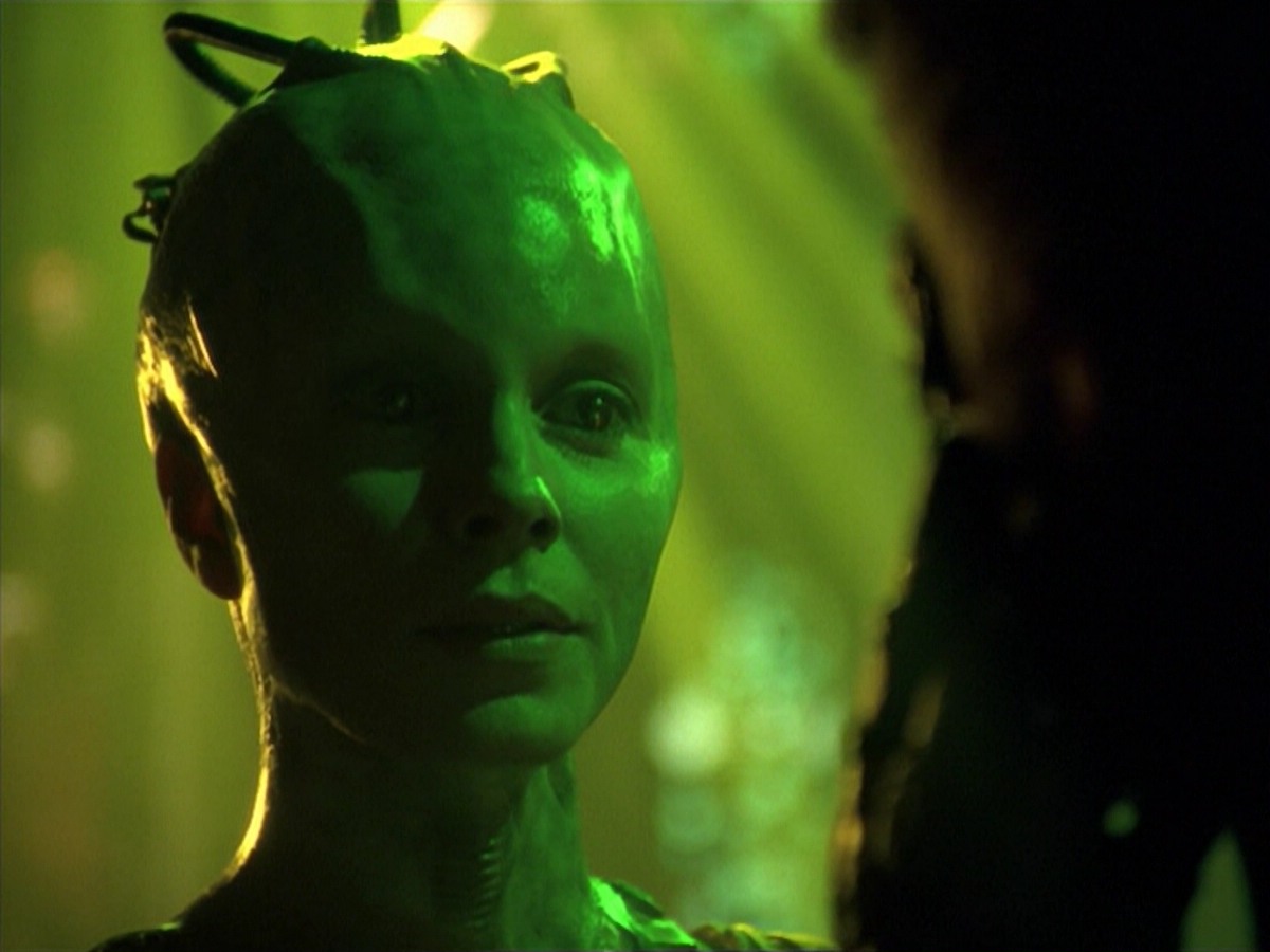 ariane179254_StarTrekVoyager_5x15_5x16_DarkFrontier_4421.jpg