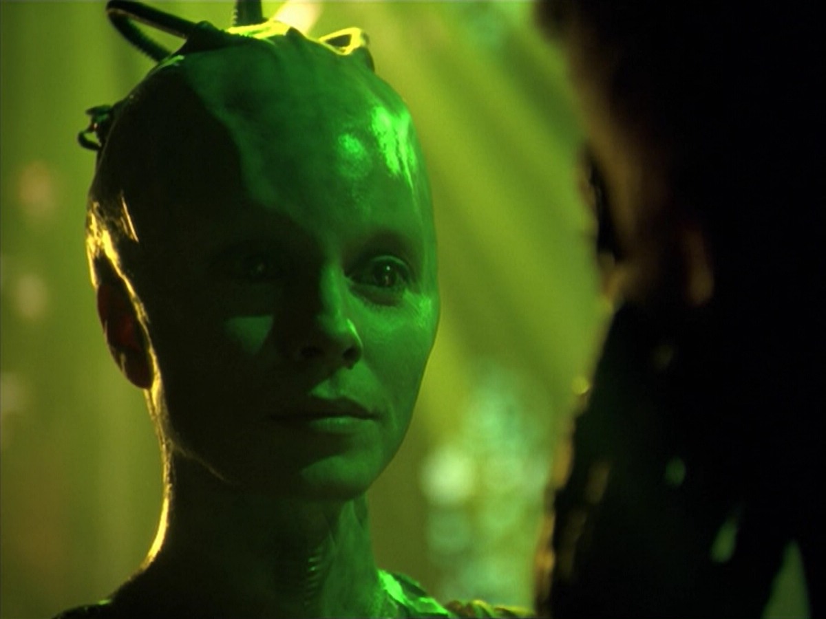 ariane179254_StarTrekVoyager_5x15_5x16_DarkFrontier_4422.jpg
