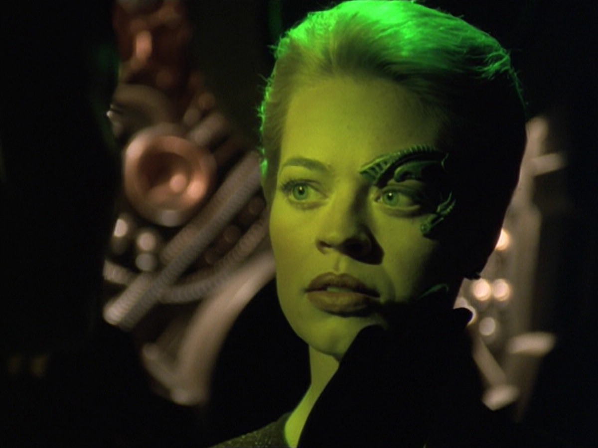 ariane179254_StarTrekVoyager_5x15_5x16_DarkFrontier_4423.jpg