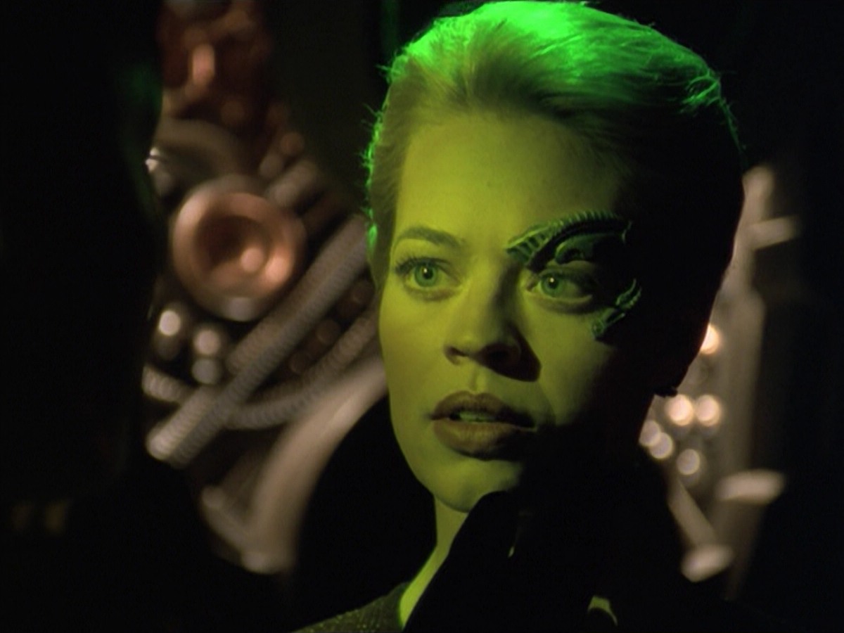 ariane179254_StarTrekVoyager_5x15_5x16_DarkFrontier_4424.jpg