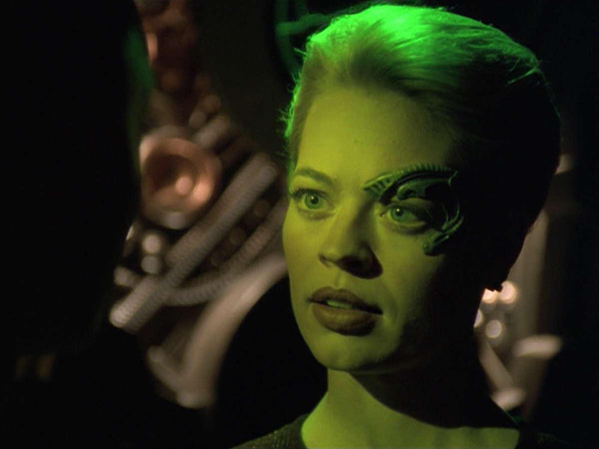 ariane179254_StarTrekVoyager_5x15_5x16_DarkFrontier_4431.jpg