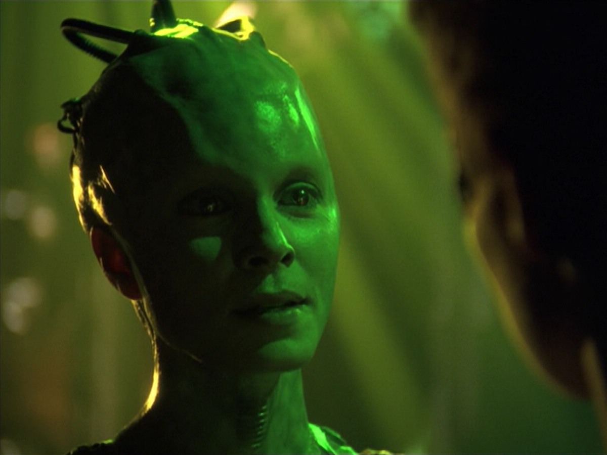 ariane179254_StarTrekVoyager_5x15_5x16_DarkFrontier_4438.jpg