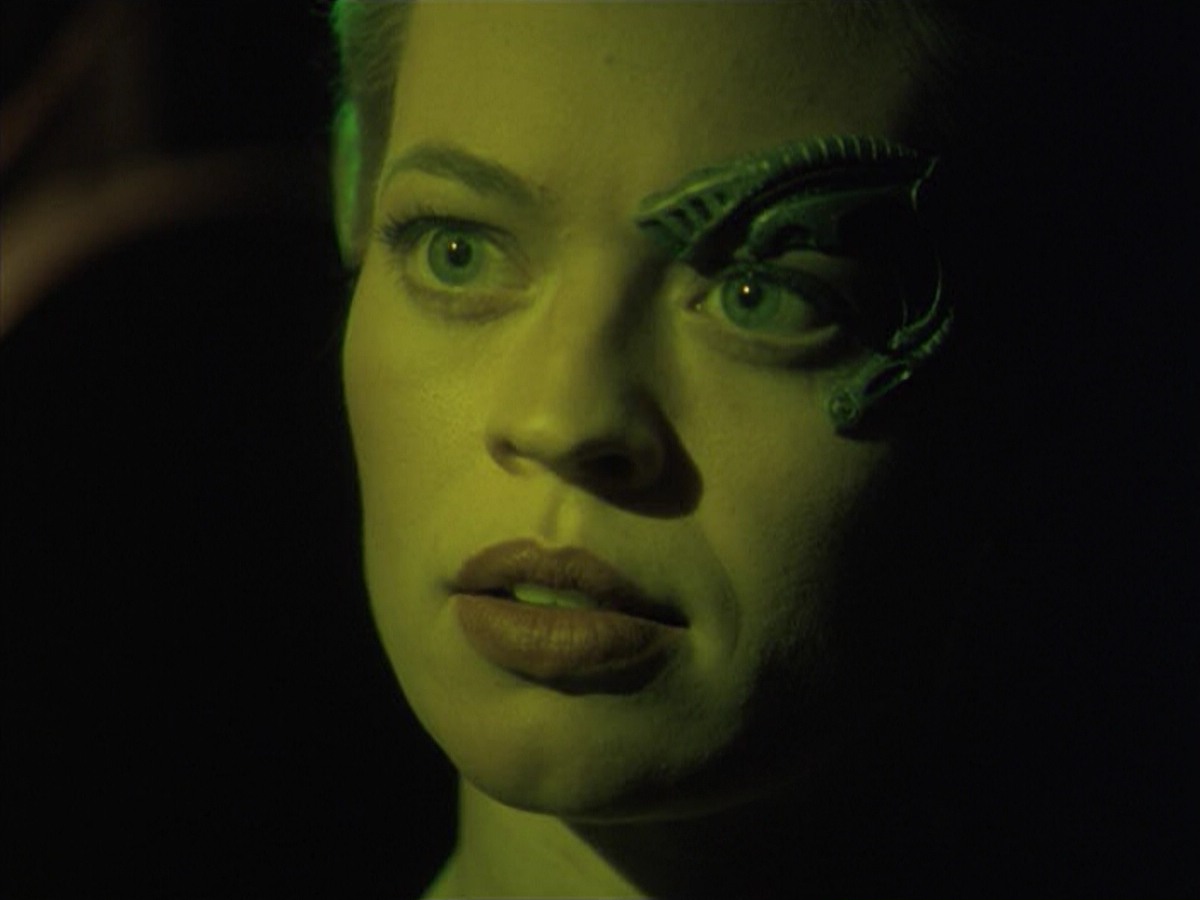 ariane179254_StarTrekVoyager_5x15_5x16_DarkFrontier_4442.jpg